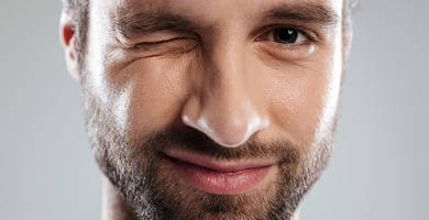 زراعة شعر الحاجب: الأسباب والعلاج