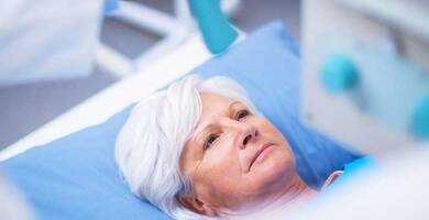 هل يسبب العلاج الإشعاعي تساقط الشعر؟ هل هو دائم؟