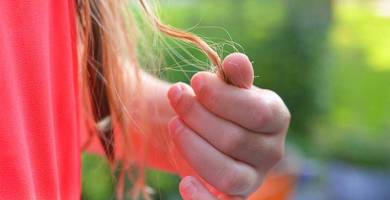 Est-ce que les cheveux repoussent suite à une chute due au stress