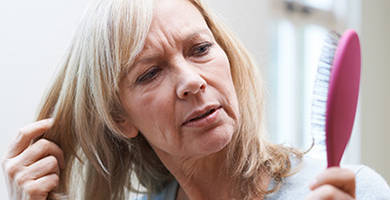 تساقط الشعر في سن اليأس