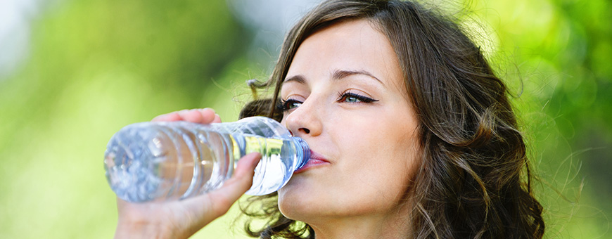▷ How drinking water helps hair growth - Clinicana