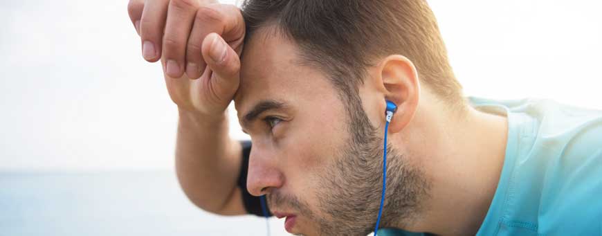 ما الأسباب التي تؤدي إلى التعرّق الزائد في الرأس و الوجه